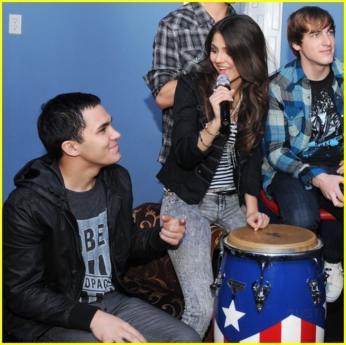 Victoria  Justice Resimleri Victoria-victoria-justice-11163361-500-499