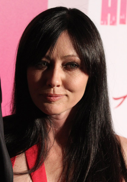 Галерия на Шанън Дохърти - Page 23 Shannen-Perez-Hilton-s-CARN-EVIL-Theatrical-Freak-Funk-32nd-Birthday-Party-shannen-doherty-11169388-418-600