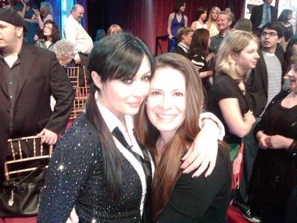 В реалния живот - Page 21 Shannen-and-holly-dwts-twitter-photo-shannen-doherty-11184120-600-450