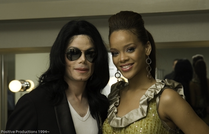 صور مايكل باليابان مابين عام 2008 و2006 2006-2008-2006-2006-Japan-MTV-Video-Music-Awards-Backstage-JMTV-VMA-06-8-michael-jackson-11229167-792-508