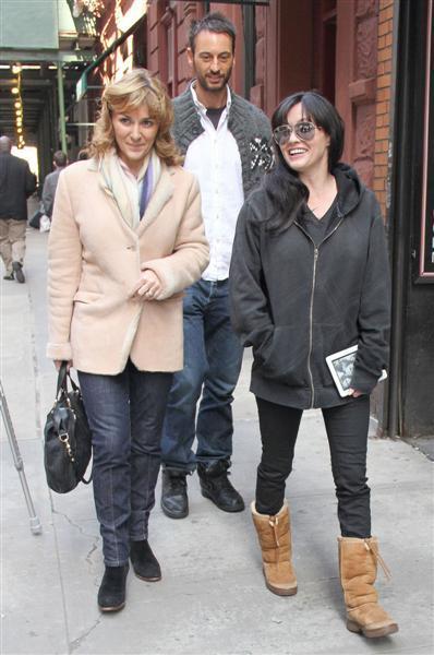 Галерия на Шанън Дохърти - Page 23 Shannen-with-Mark-Tim-in-NY-shannen-doherty-11238157-398-600