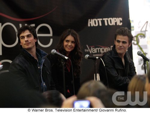 The Vampires Diaries. New-Jersey-Cast-Tour-the-vampire-diaries-tv-show-11336206-500-376