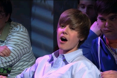 Justin Bieber Resimleri - Sayfa 2 Bieber-On-SNL-4-10-10-justin-bieber-11463699-480-320