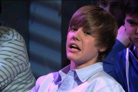 Justin Bieber Resimleri - Sayfa 2 Bieber-On-SNL-4-10-10-justin-bieber-11463724-480-320