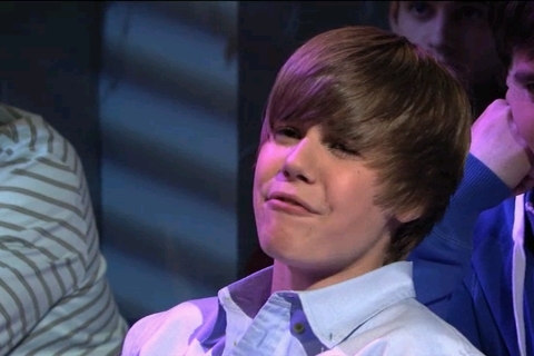 Justin Bieber Resimleri - Sayfa 2 Bieber-On-SNL-4-10-10-justin-bieber-11463742-480-320