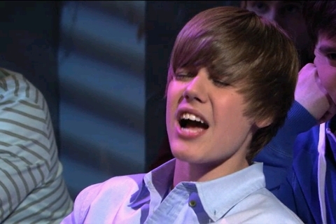 Justin Bieber Resimleri - Sayfa 2 Bieber-On-SNL-4-10-10-justin-bieber-11463815-480-320