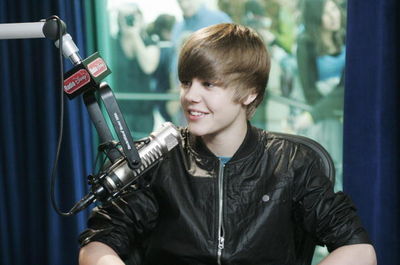 Justin Bieber Resimleri - Sayfa 2 Events-2010-April-1st-Radio-Disney-Takeover-justin-bieber-11497511-400-265