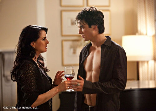 Postea la imagen - Página 2 Vampire-Diaries-Episode-1-21-Isobel-Promotional-Photos-damon-salvatore-11516777-500-355