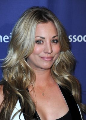 Галерия на Кeли Куоко - Page 10 Kaley-kaley-cuoco-11717680-285-400