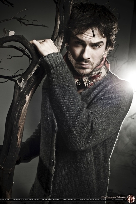 Vampire Diaries - Pictures -  2 Ian-Photoshoot-the-vampire-diaries-12248438-467-700