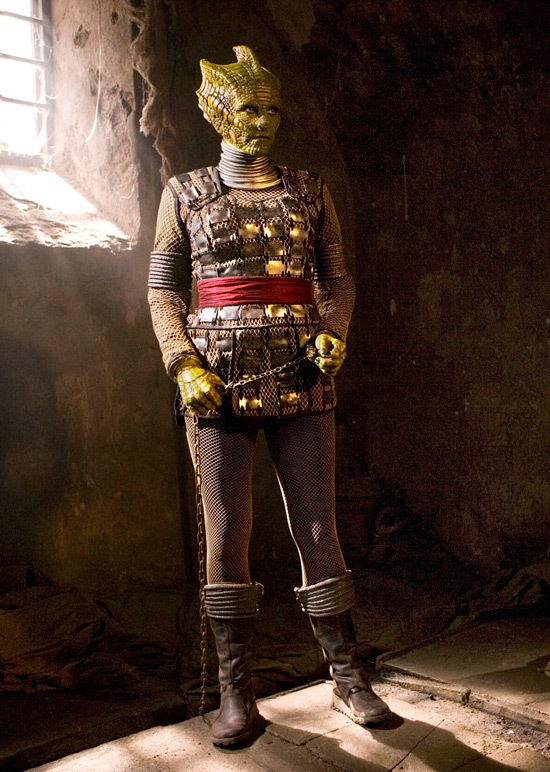 Reptilian Queens 5x08-The-Hungry-Earth-promo-photos-doctor-who-12300408-550-772