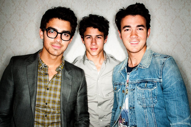 اجدد صور للجوناس JB-the-jonas-brothers-12524242-617-409