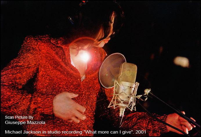 صور نادره لملك البوب 3  Michael-I-love-you-michael-jackson-12830347-693-472