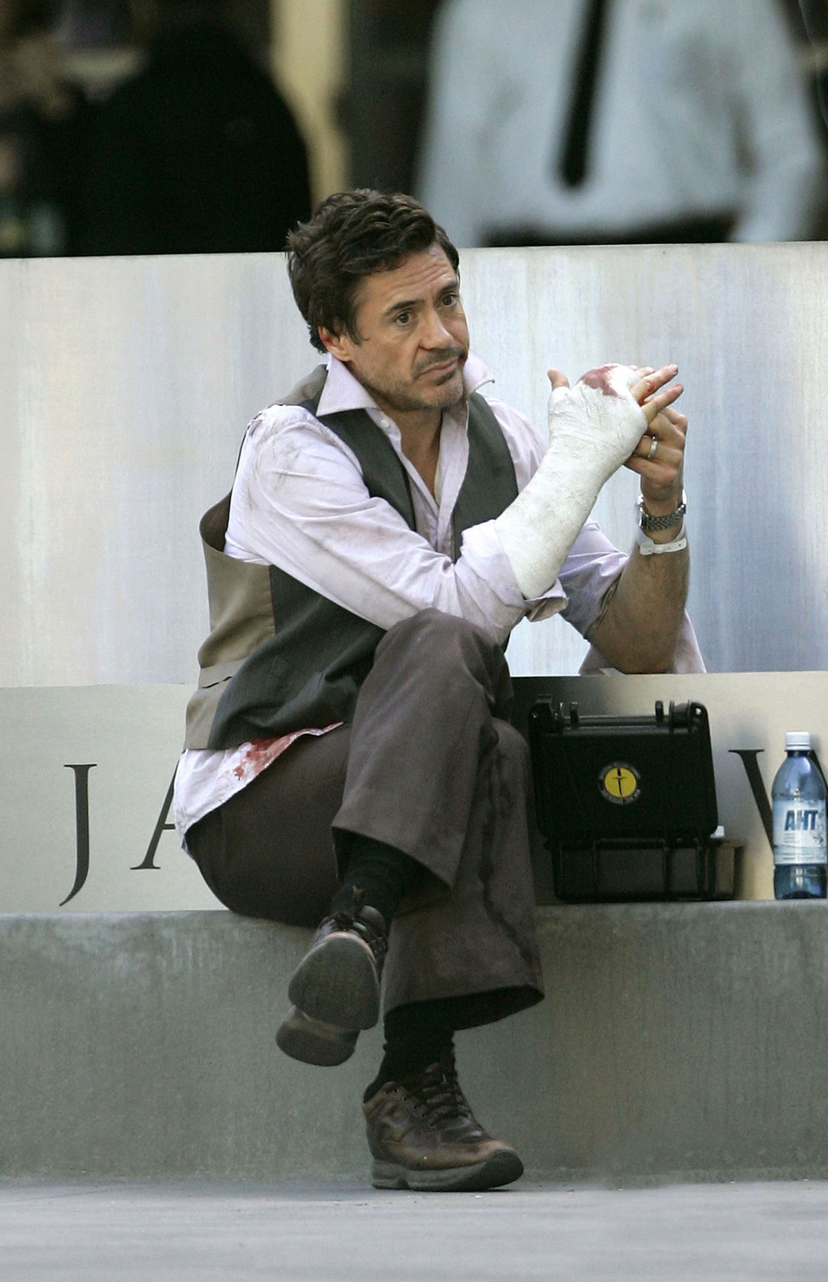 Elliot Crow Due-Date-Stills-robert-downey-jr-12954327-1653-2560