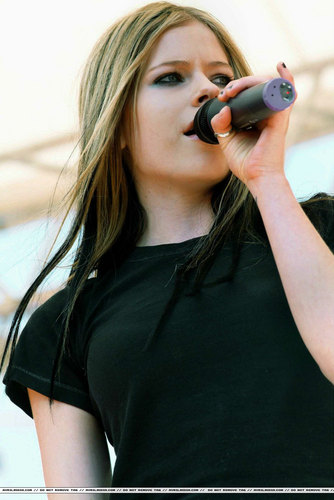 Avril Lavigne Resimler OLD-Avril-avril-lavigne-12931997-334-500