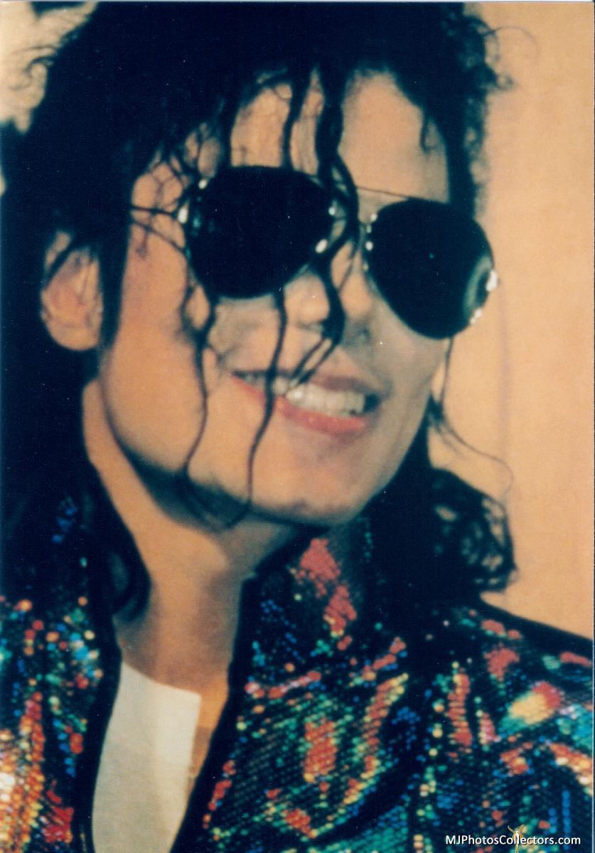 Michael Jackson Smile  Smile-michael-jackson-13015947-837-1200