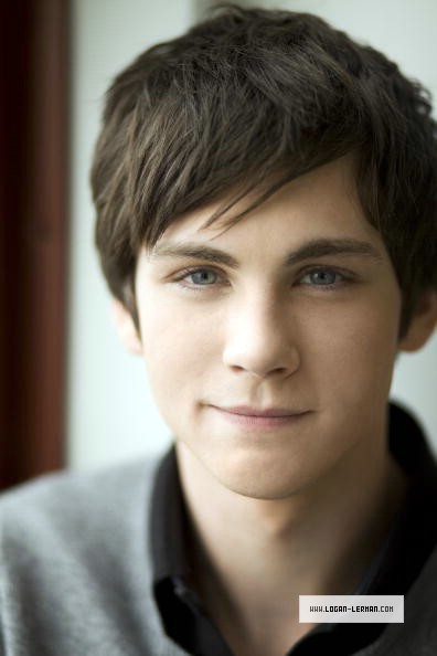 Trevi suhted Logan-Lerman-logan-lerman-13543988-396-594