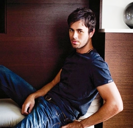 Nam ca sĩ điển trai người Tây Ban Nha Enrique Iglesias Randomnezzz-enrique-iglesias-13685485-467-449