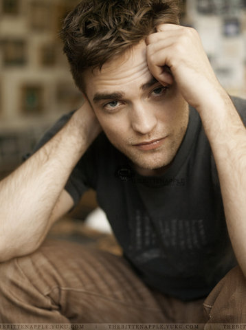 Robert Pattinson Resimleri New-outtakes-from-Rob-s-new-photoshoot-robert-pattinson-and-kristen-stewart-13748017-358-480