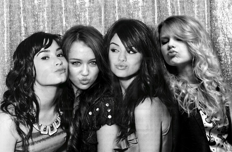 صور احلى اصدقاء مايلي وديمي وسيلينا Taylor-Demi-Selena-and-Miley-taylor-swift-13923004-800-524