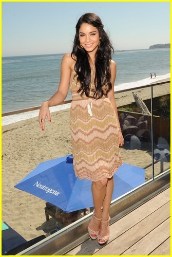 صورررررر نيووووووووو لفانيسا Vanessa-Hudgens-Globally-Gives-with-the-Neutrogena-Wave-vanessa-anne-hudgens-13937928-335-500