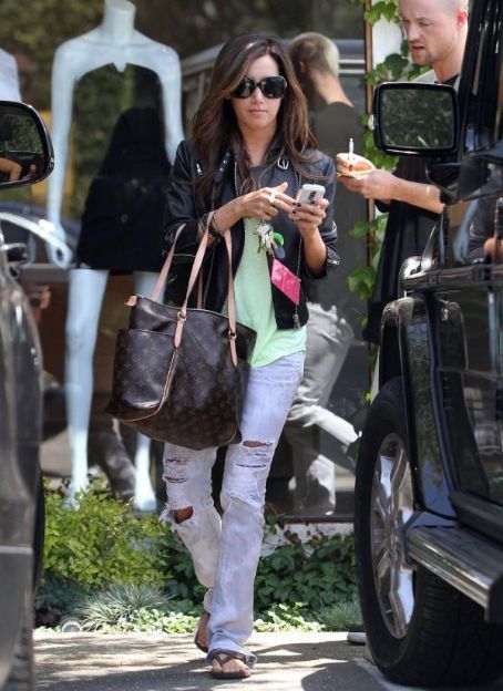 Ashley Tisdale Resimleri -Ashley-pic-ashley-tisdale-14017827-454-624