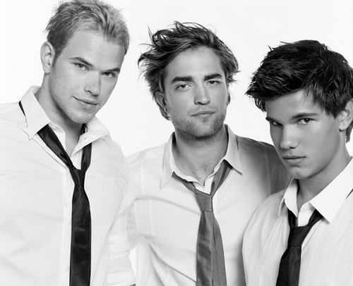 Taylor Lautner,Robert Pattinson and Kellan Lutz New-Old-Untagged-Pictures-Of-Robert-Pattinson-Taylor-Lautner-Kellan-Lutz-From-The-Cosmo-Girl-Pho-taylor-lautner-14409808-500-406