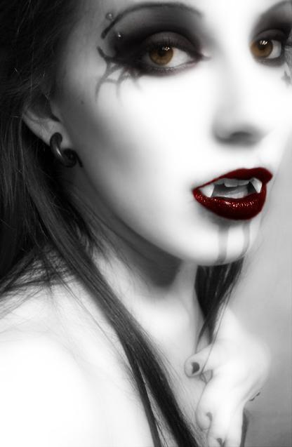 Foto Vampiresh  Vampire-Girl-vampires-14457608-416-637