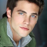 Présentation de Connor Cooper Brant-brant-daugherty-14620266-180-180