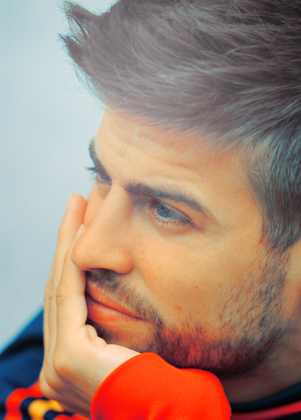 إطلبوا اي صور للاعبين ((اي لاعب)) Gery-gerard-pique-14650392-426-594