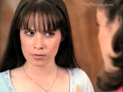 Галерия на Пайпър - Page 19 Deja-vu-all-over-again-piper-halliwell-8636376-400-300