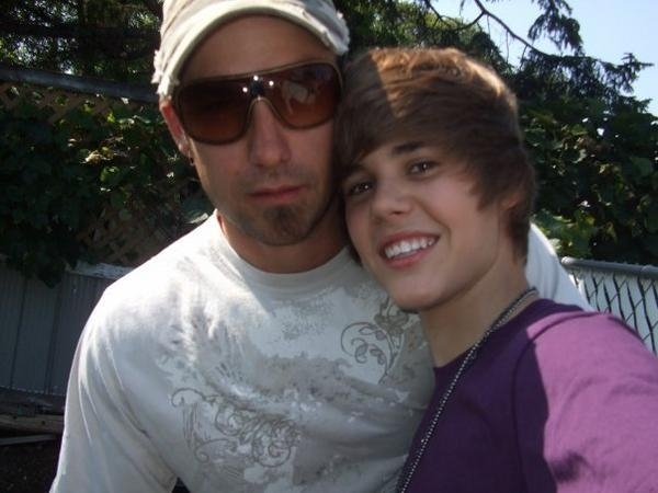 Tommy´s Fotoalbum Justin-w-Family-justin-bieber-8676446-600-450