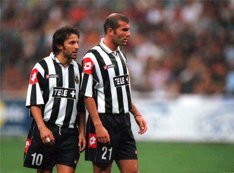 LEYENDAS DEL FÚTBOL Del-Piero-Zidane-alessandro-del-piero-8722588-800-594