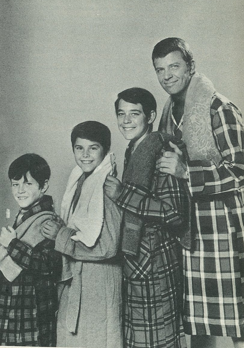 Welcome AE! Mr-Brady-boys-the-brady-bunch-8761561-810-1154