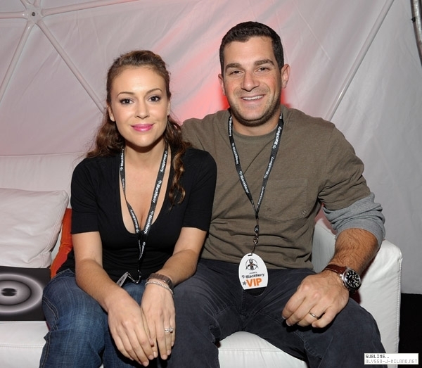  ~~~ - Page 30 Alyssa-and-david-at-BlackBerry-VIP-Hospitality-Lounge-at-U2-Concert-alyssa-milano-8808336-600-523