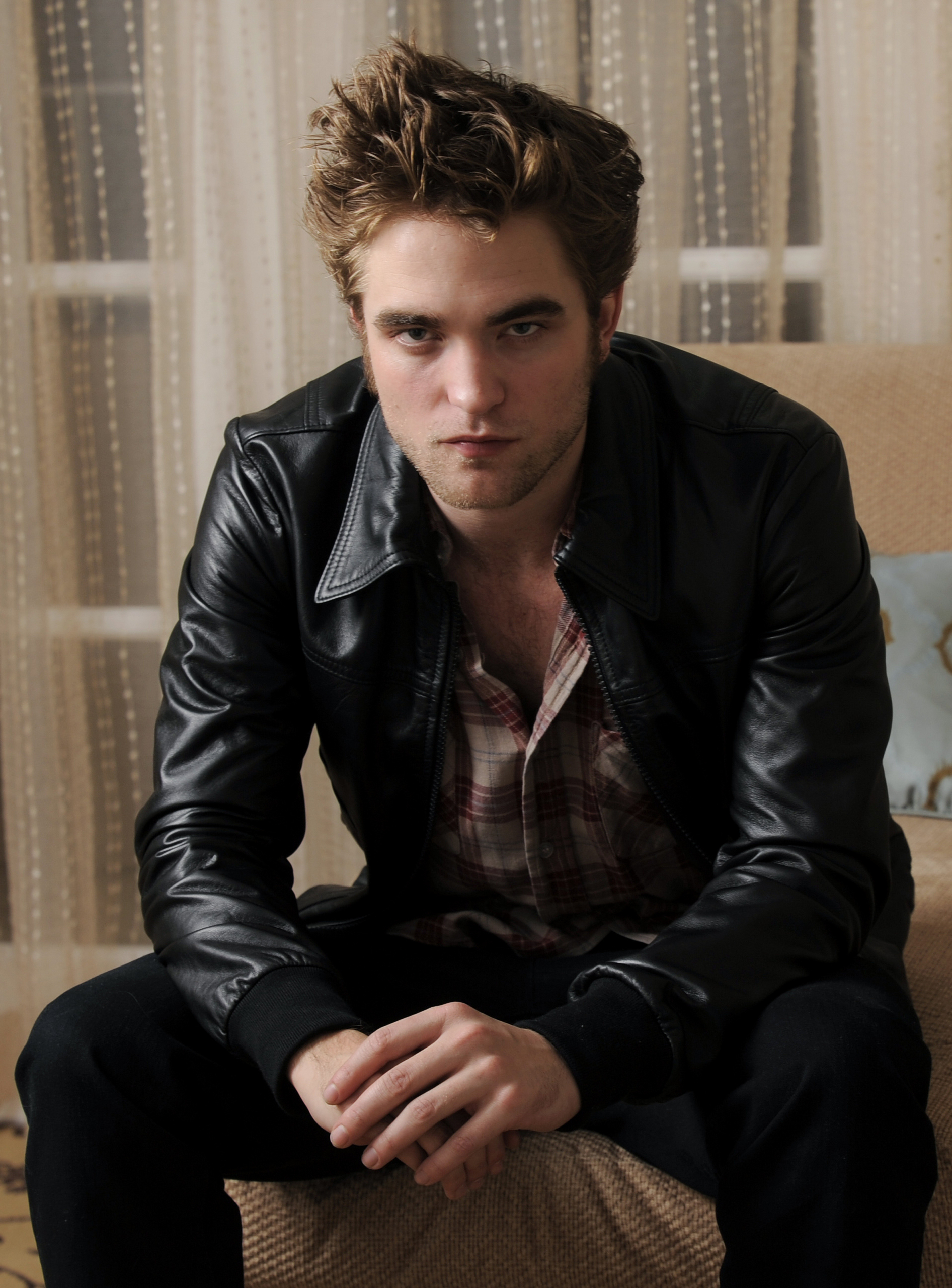 Robert Pattinson P!C HQ-Portraits-from-yesterday-robert-pattinson-8952459-1892-2560