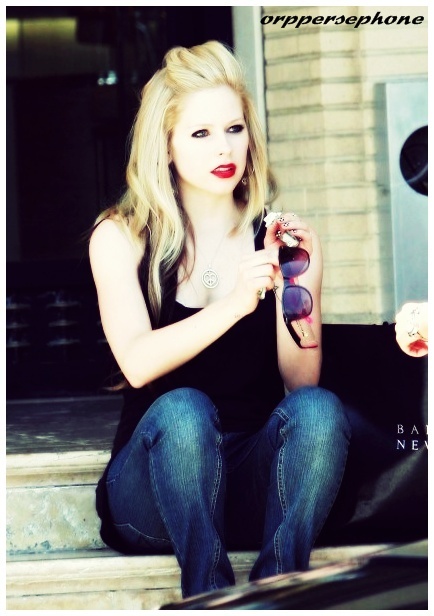 avril lavigne pix so c00000000lا.......رجو  التثبت Avril-Lavigne-avril-lavigne-9085581-434-616