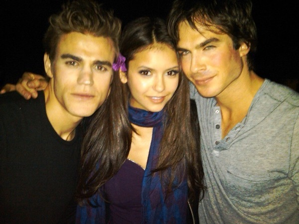 Nina Dobrev Ian-Nina-Paul-the-vampire-diaries-tv-show-9069910-600-450