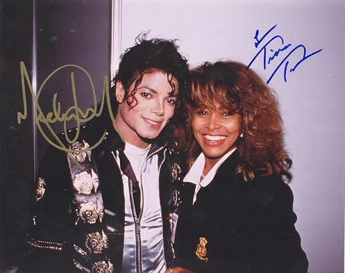 michael jackson novas fotos e algumas com lisa MJ-michael-jackson-9098401-497-393