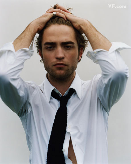 صوور خقققه لـ robert pattinson Robert-Pattinson-robert-pattinson-9012184-460-575