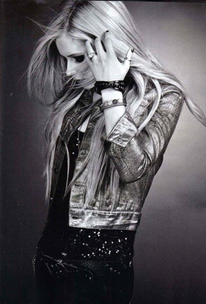 اجدد صور لـ  avril lavigne Avril-Lavigne-avril-lavigne-9153851-409-604