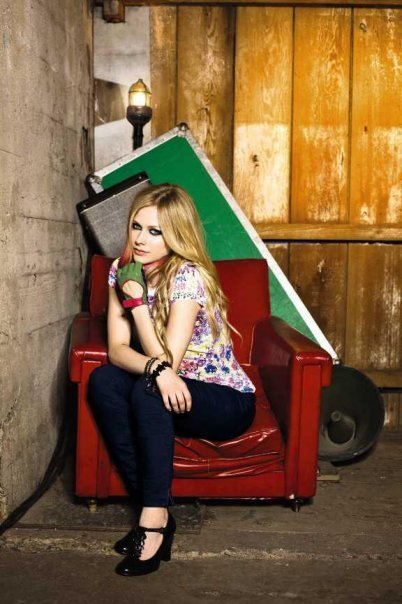 اجدد صور لـ  avril lavigne Avril-Lavigne-avril-lavigne-9180379-402-604