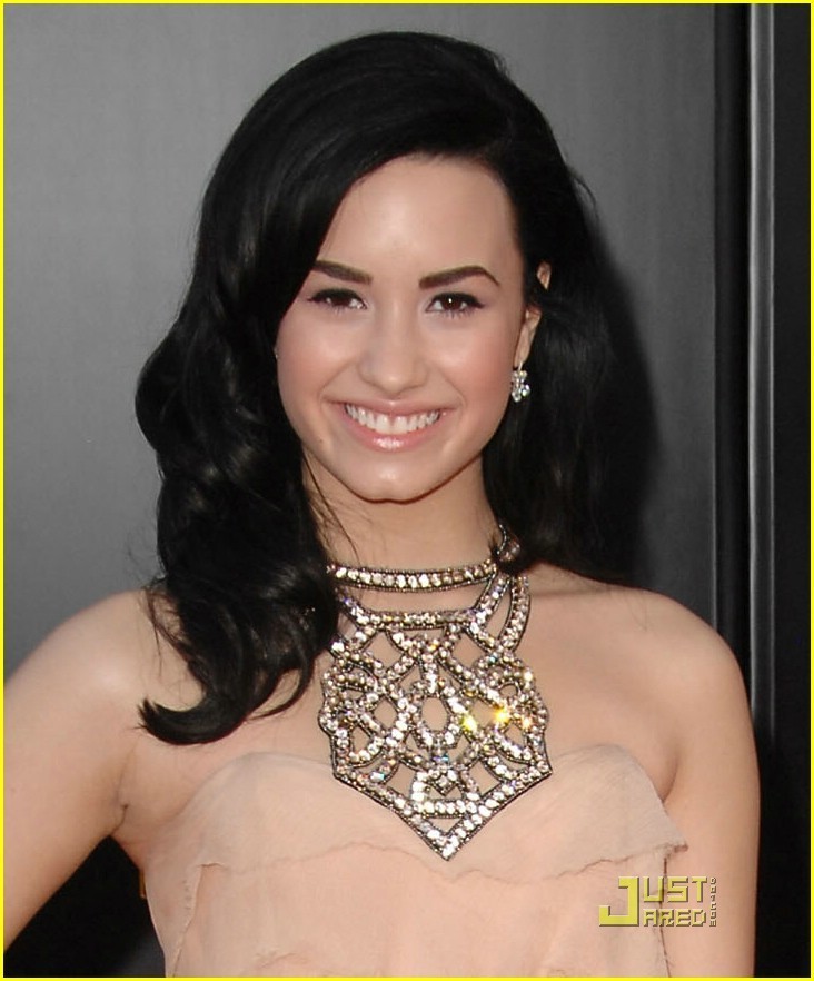 ديمي @ جوائز الموسيقى الأمريكية Demi-American-Music-Awards-demi-lovato-9159858-732-882