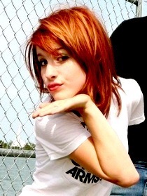 Ashley Tamale  Hayley-Williams-Paramore-hayley-williams-hair-9160558-210-279