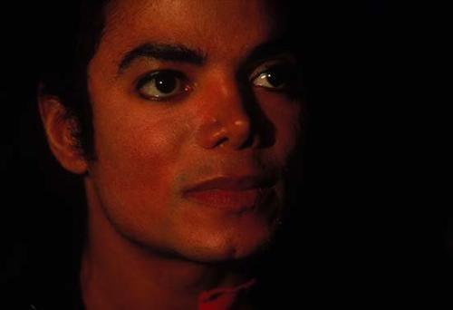 Immagini vietate ai "deboli di cuore" - Pagina 16 MJ-michael-jackson-9109508-500-342