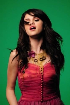 صور سلينا naturally video shoot picture Naturally-Video-Shoot-Picture-selena-gomez-9184701-266-399