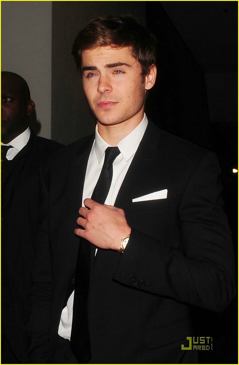 3 PIC FOR zac Zac-in-London-zac-efron-9129631-801-1222