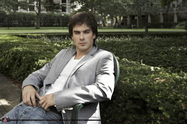 Vampire Diaries - Pictures Hottie-damon-salvatore-9297854-604-403