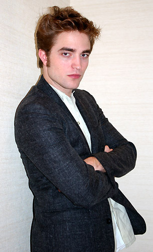  Robert Pattinson,Japan Photoshoot More-NEW-Pictures-From-Japan-twilight-series-9269481-305-500