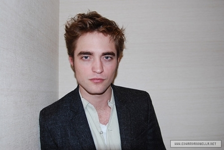  Robert Pattinson,Japan Photoshoot Photoshoots-Japan-Shoot-3-robert-pattinson-and-kristen-stewart-9213398-450-302